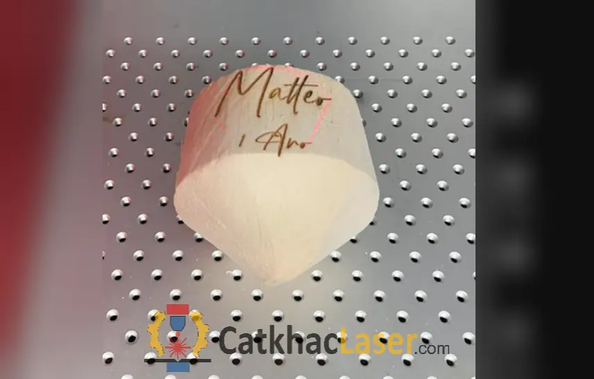 khắc chữ lên trái dừa